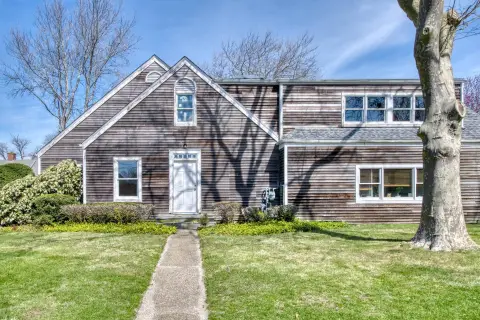 Southampton Medical Condo For Sale