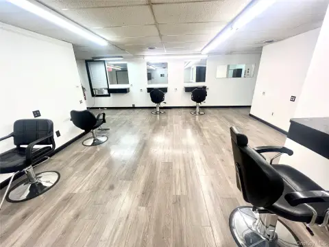 Middletown Retail/Office Space Available