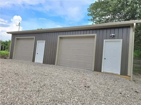 New Garage Space For Lease