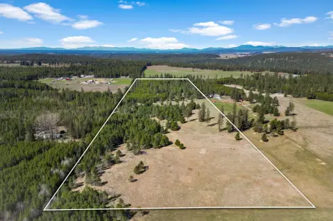 40 Acres with Mountain Views