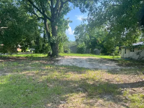 Residential Corner Lot in Marion