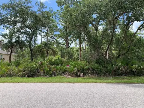 Port Charlotte Treed Lot