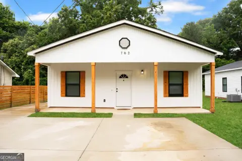 New Duplex in College Town