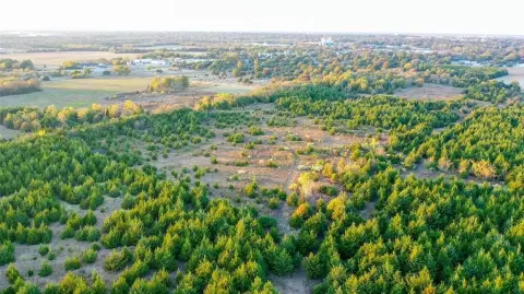 15 Acres of Land in Paris