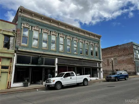 Historic Louisiana, MO Commercial Building