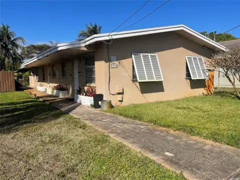 Oakland Park Triplex with Income
