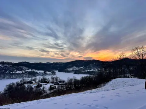Residential Land Overlooking Stonecoal Lake