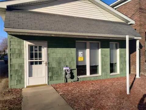 Updated Commercial Building in Girard