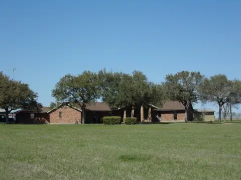 Schulenburg Farm with Hilltop Views