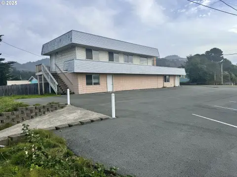 Mixed-Use Building with Apartment