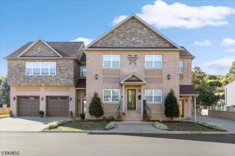 Duplex in Bloomingdale Boro, NJ