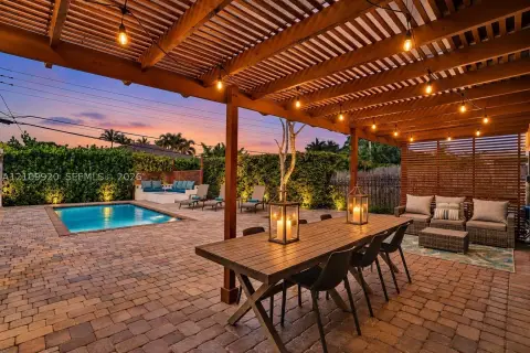 Duplex with Two Private Pools