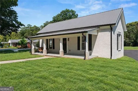 Renovated Mixed-Use Property