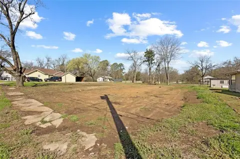 Land Near Downtown Paris, TX