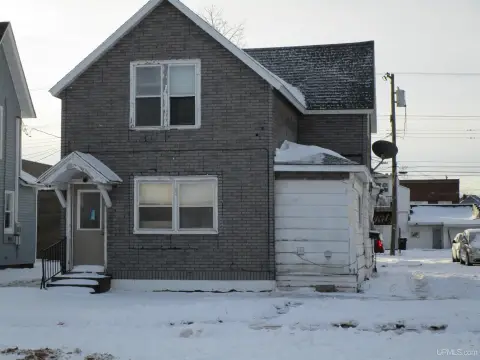Escanaba Duplex with Income Potential