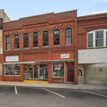 Oskaloosa Commercial Property in Downtown