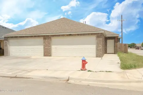 Lubbock Duplex with Garages