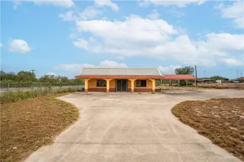 La Joya Commercial Building