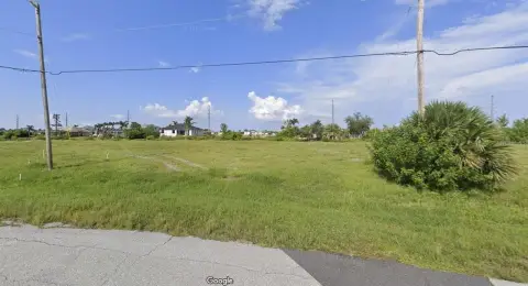 Canal-Front Land in Cape Coral