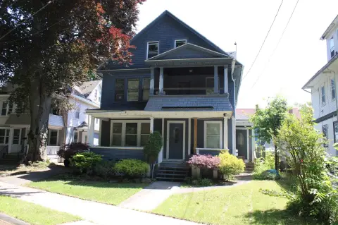 Duplex with Third-Floor Bedrooms