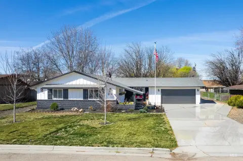Renovated Farmhouse-Style Home Near Downtown