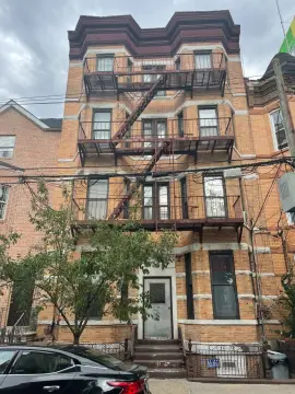 8-Unit Railroad-Style Apartment Building