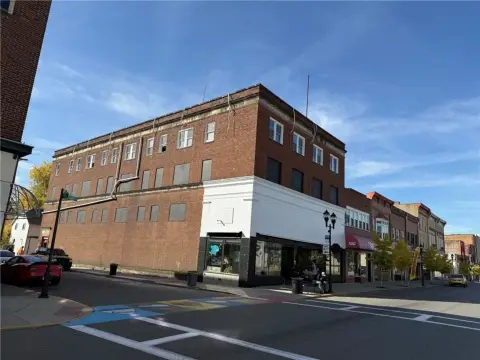 Historic Mixed-Use Building in Ambridge