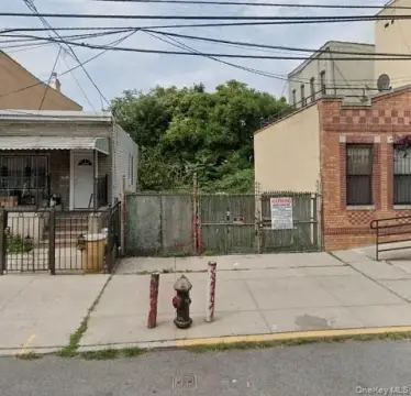 R5 Vacant Development Lot