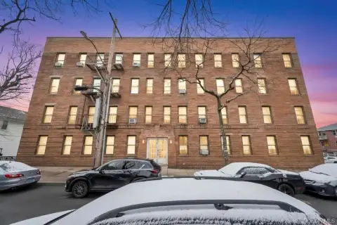 19-Unit Brick Apartment Building