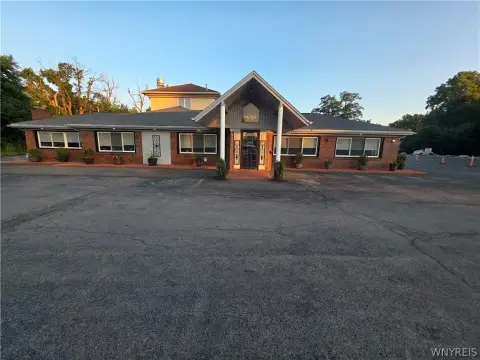Restaurant with Banquet Rooms