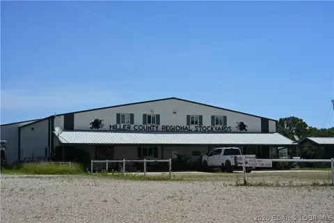 Highway-Fronted Flex Space