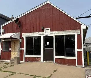 Clinton Commercial Building For Sale