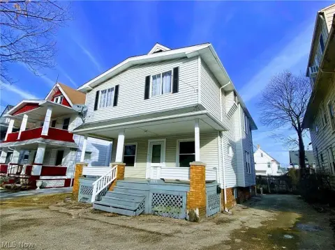 Duplex with Top-Floor Suite