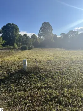 Kingsley Buildable Lot in Subdivision