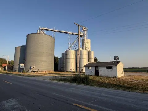 High-Capacity Grain Storage Warehouse