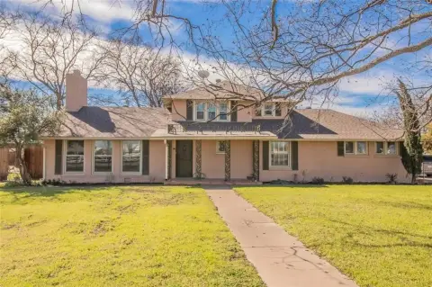 Five Residences on 2.6 Acres