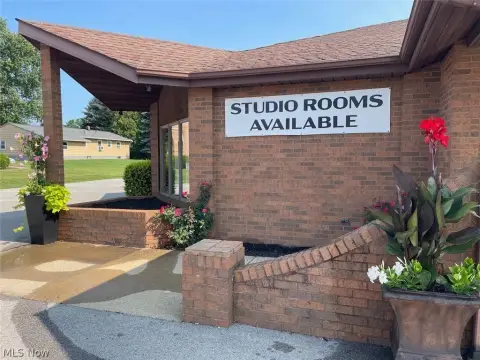 Retail Space with Salon Rooms