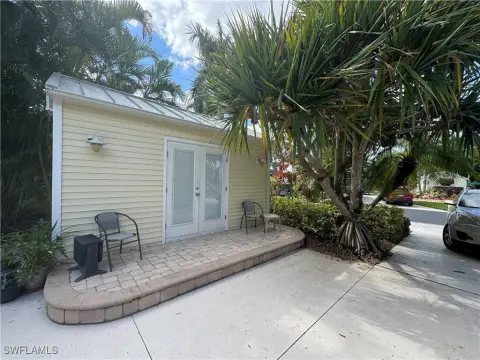 Tropical Paradise Motorcoach Lot