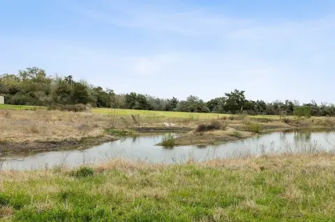 Round Top Land with Pond