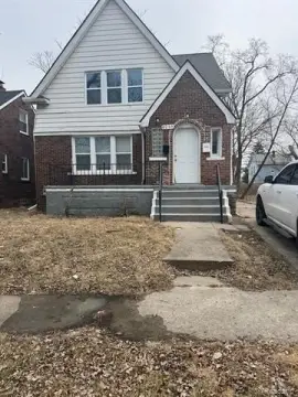 Detroit Multi-Family Bungalow with Fireplace