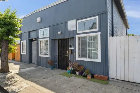 Oakland Quadruplex: Investment Opportunity