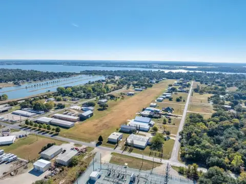 Hangar on Nassau Bay Airstrip