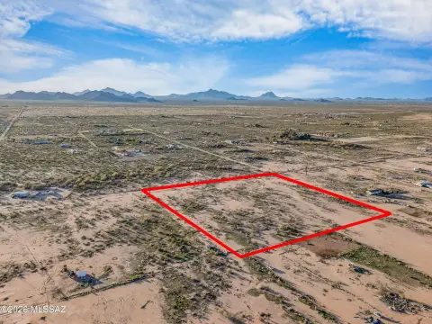 Spacious Land Parcel in Marana