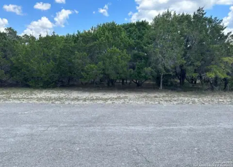 Residential Land in Lakehills, TX