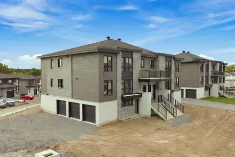 6-Unit Apartment Building