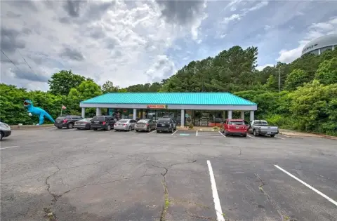 High-Visibility Storefront in Woodstock, GA