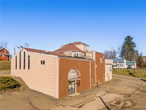 Versatile Retail/Office Space in Bethel Park