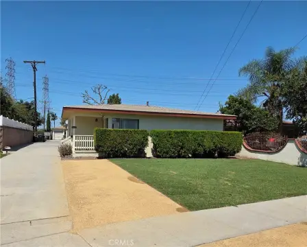 Single-Story Triplex with Yard Space