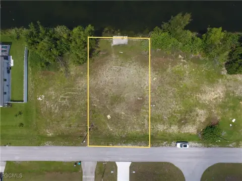 Waterfront Lot in Cape Coral