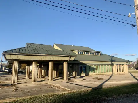 Versatile Commercial Property with Apartment